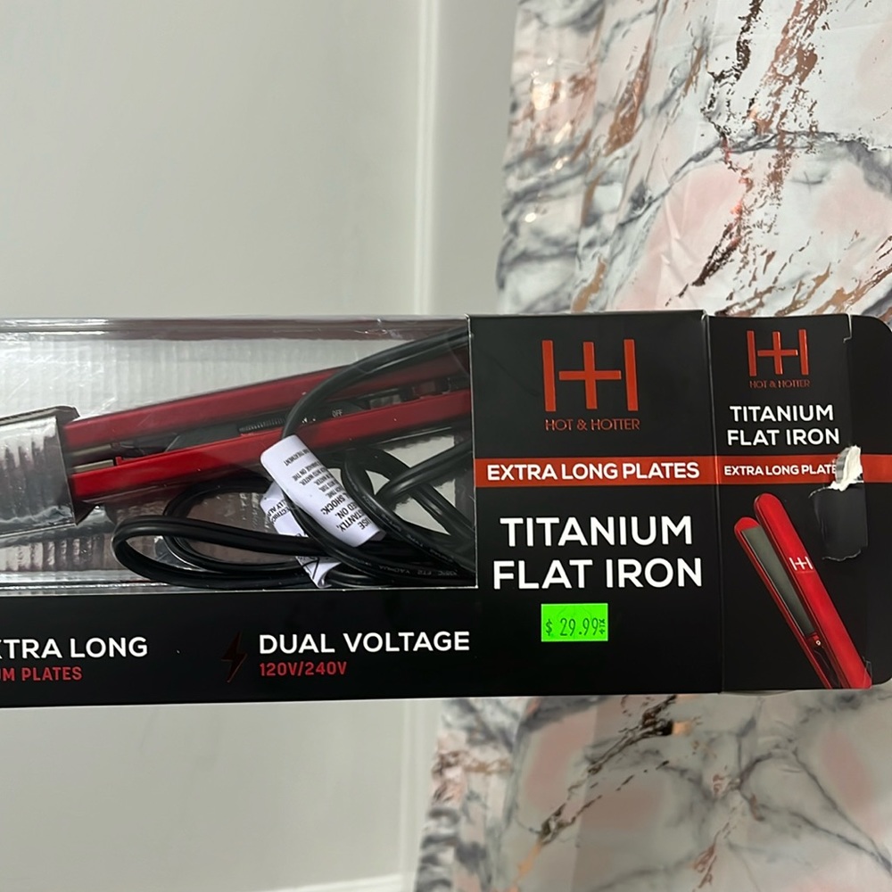 I’m selling this unused red flat iron. Highest temp is 450. Didn’t need again